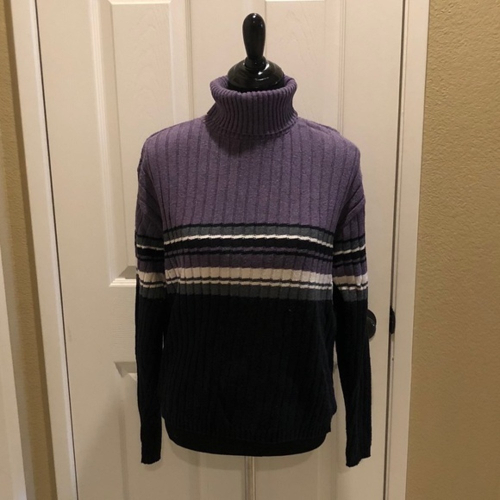 Forever turtleneck in EUC